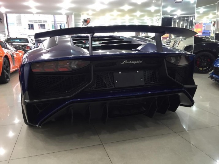 Sieu bo Aventador LP 750-4 SV Roadster doc nhat VN co gi?-Hinh-4